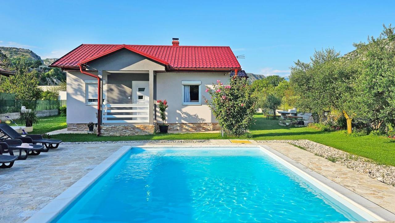Holiday Home Natura With Private Pool Mostar Eksteriør billede