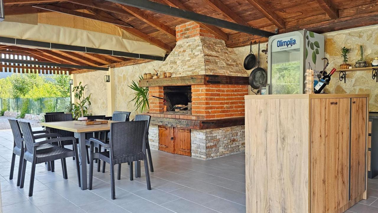Holiday Home Natura With Private Pool Mostar Eksteriør billede