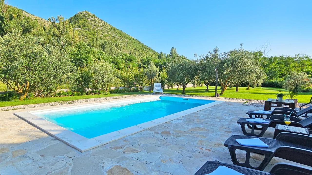 Holiday Home Natura With Private Pool Mostar Eksteriør billede