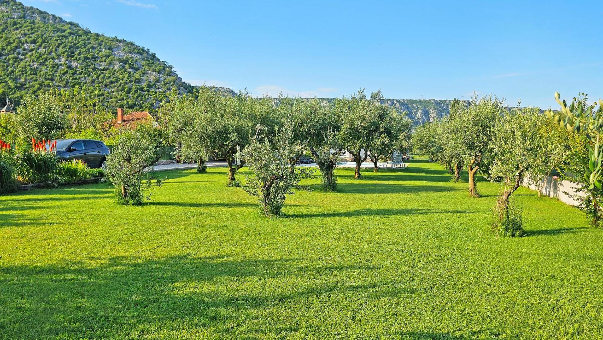Holiday Home Natura With Private Pool Mostar Eksteriør billede